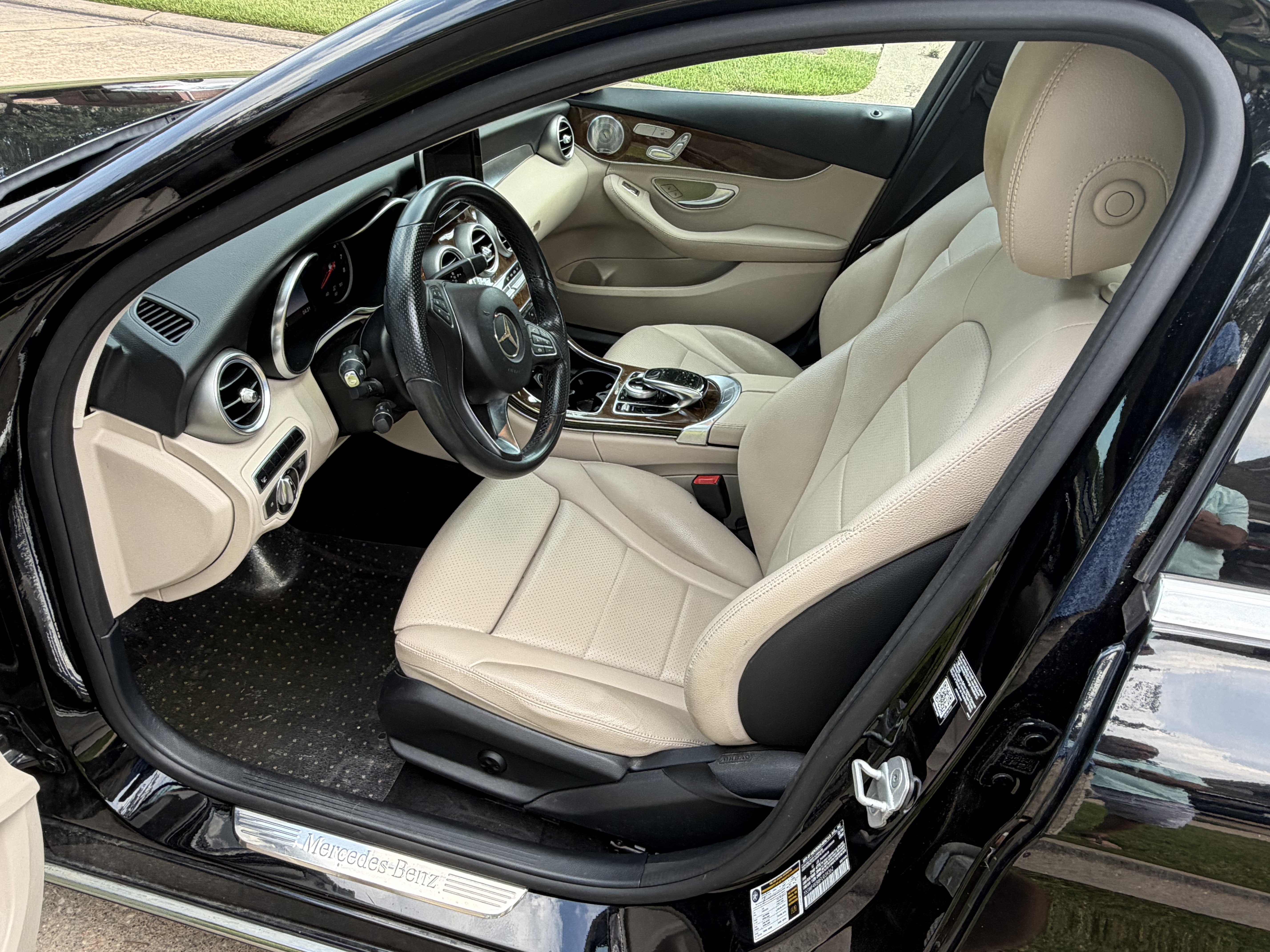 Used 2015 Mercedes-Benz C 300 4MATIC Sedan image 9