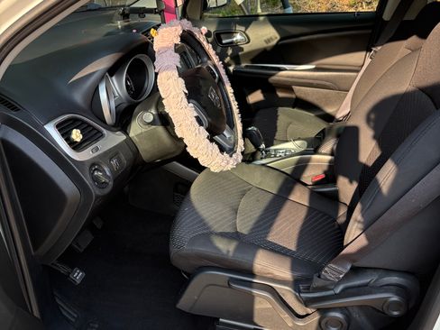 Used 2016 Dodge Journey SE w/ Flexible Seating Group FWD image 9