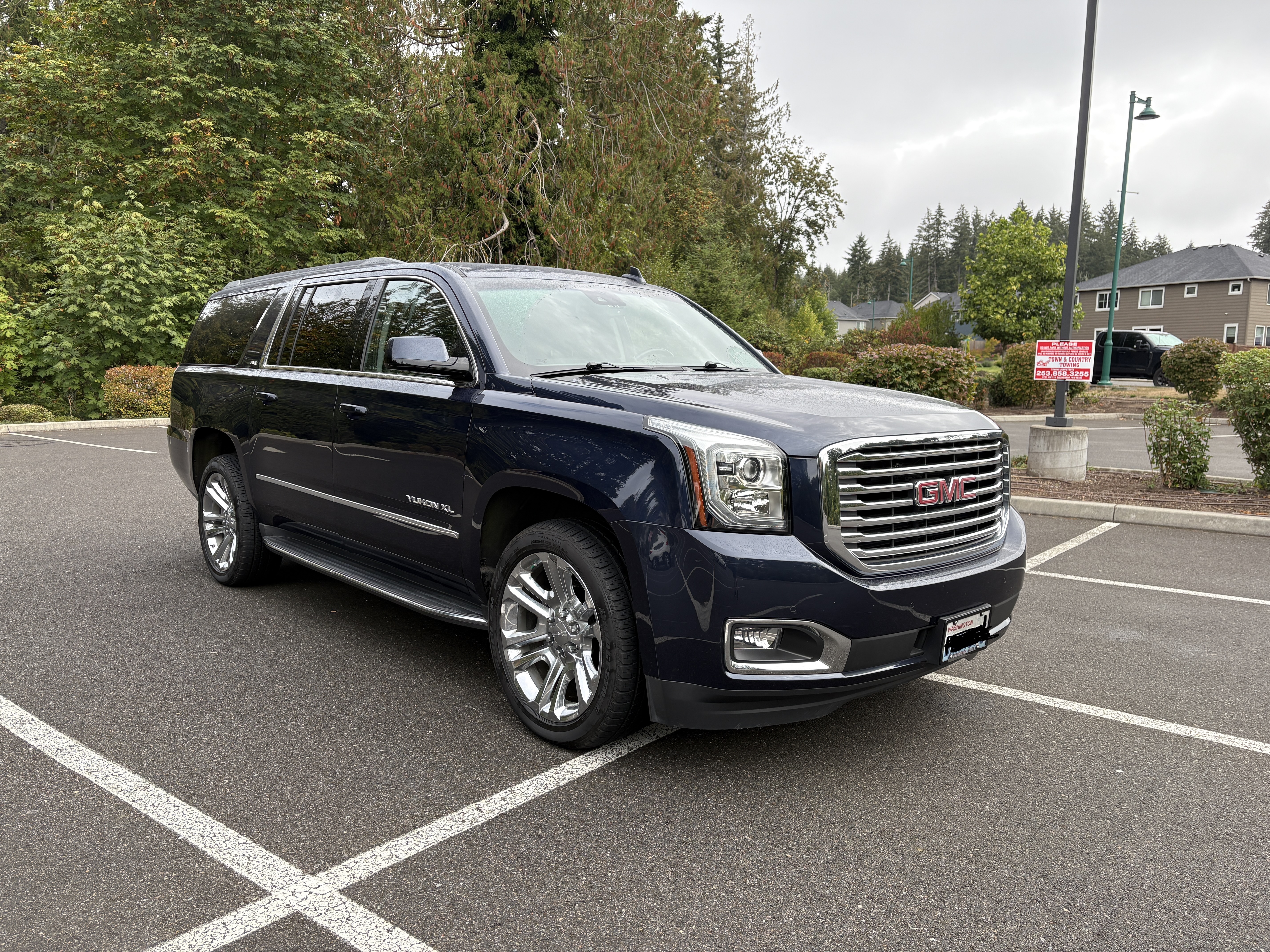 Used 2018 GMC Yukon XL SLT w/ Premium Edition AWD/4WD image 4