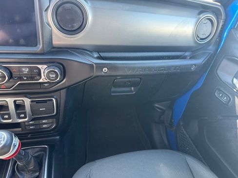 Used 2022 Jeep Wrangler Sport image 15