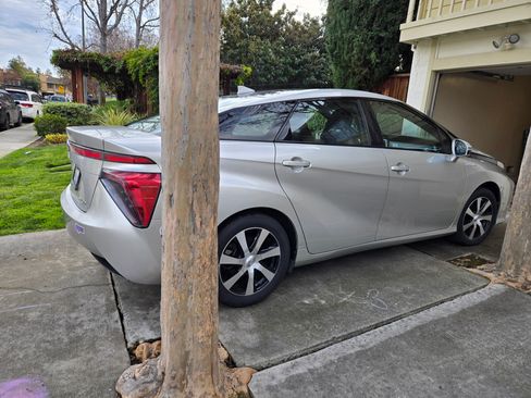 Used 2018 Toyota Mirai image 4