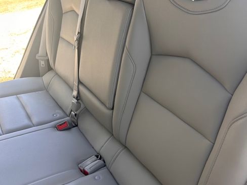 Used 2019 Cadillac XT4 Luxury w/ Cold Weather Package image 6