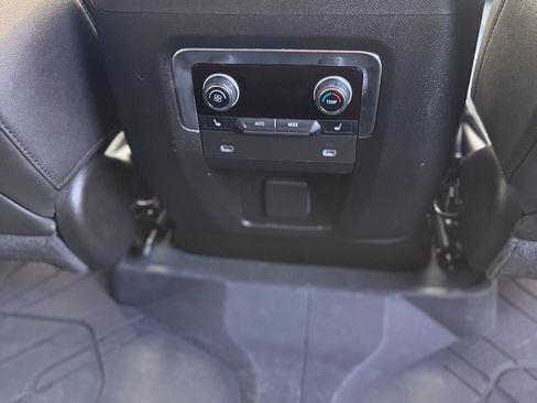 Used 2024 Chevrolet Suburban LT w/ Luxury Package AWD/4WD image 11