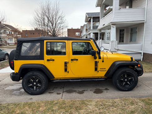 Used 2015 Jeep Wrangler Unlimited Sport image 9