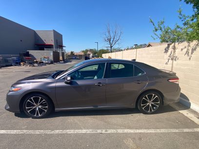 Used 2020 Toyota Camry SE w/ Cold Weather Package
