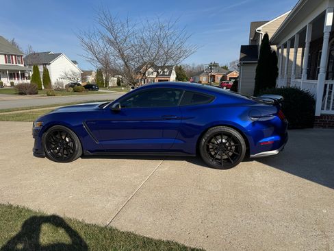Used 2016 Ford Mustang Shelby GT350 w/ Technology Package image 4