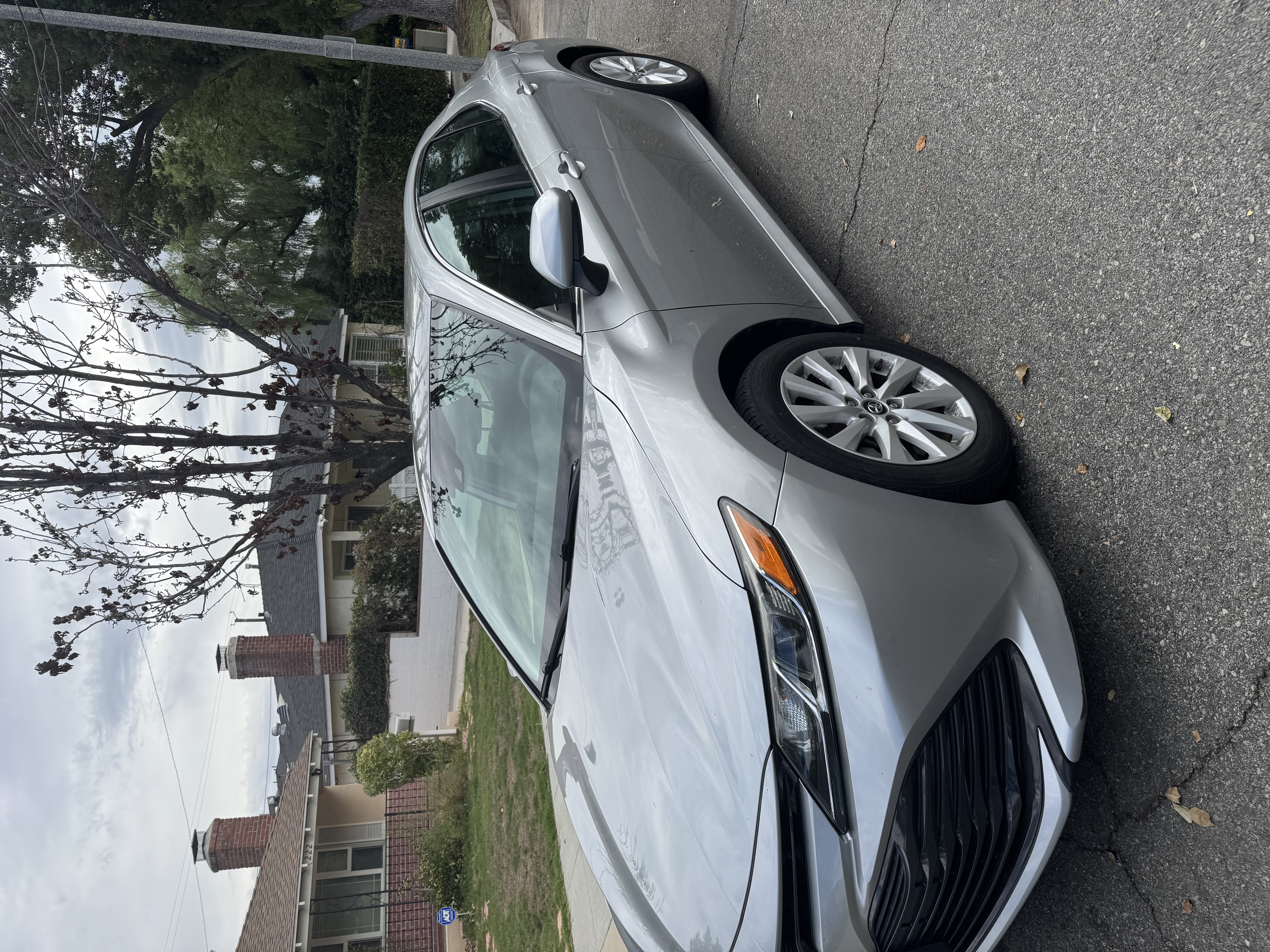 Used 2019 Toyota Camry LE FWD image 4