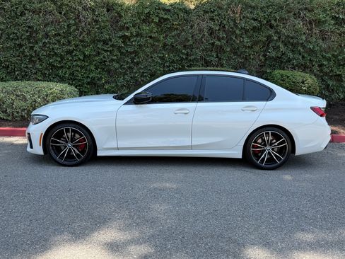 Used 2022 BMW 330i Sedan w/ M Sport Package RWD image 8