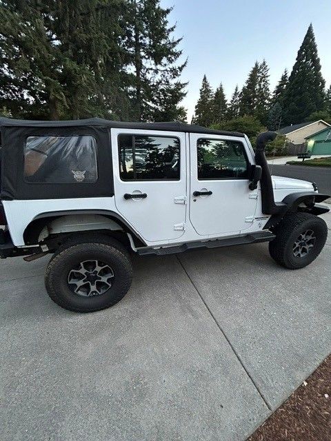 Used 2013 Jeep Wrangler Unlimited Sport w/ Connectivity Group AWD/4WD image 5