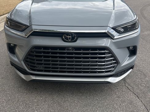 Used 2025 Toyota Grand Highlander AWD Hybrid image 5