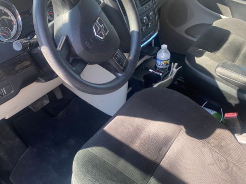 Used 2019 Dodge Grand Caravan SE FWD image 5