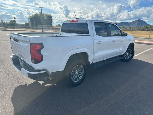 Used 2024 Chevrolet Colorado LT image 2