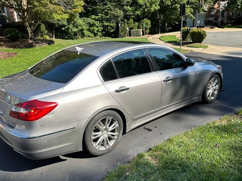 Used 2013 Hyundai Genesis 3.8 w/ Premium Pkg image 8