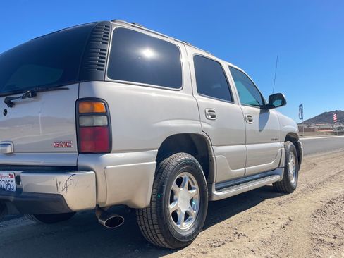 Used 2004 GMC Yukon Denali image 16