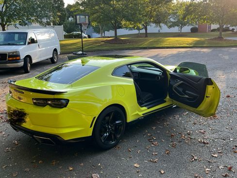 Used 2019 Chevrolet Camaro LT w/ RS Package image 4