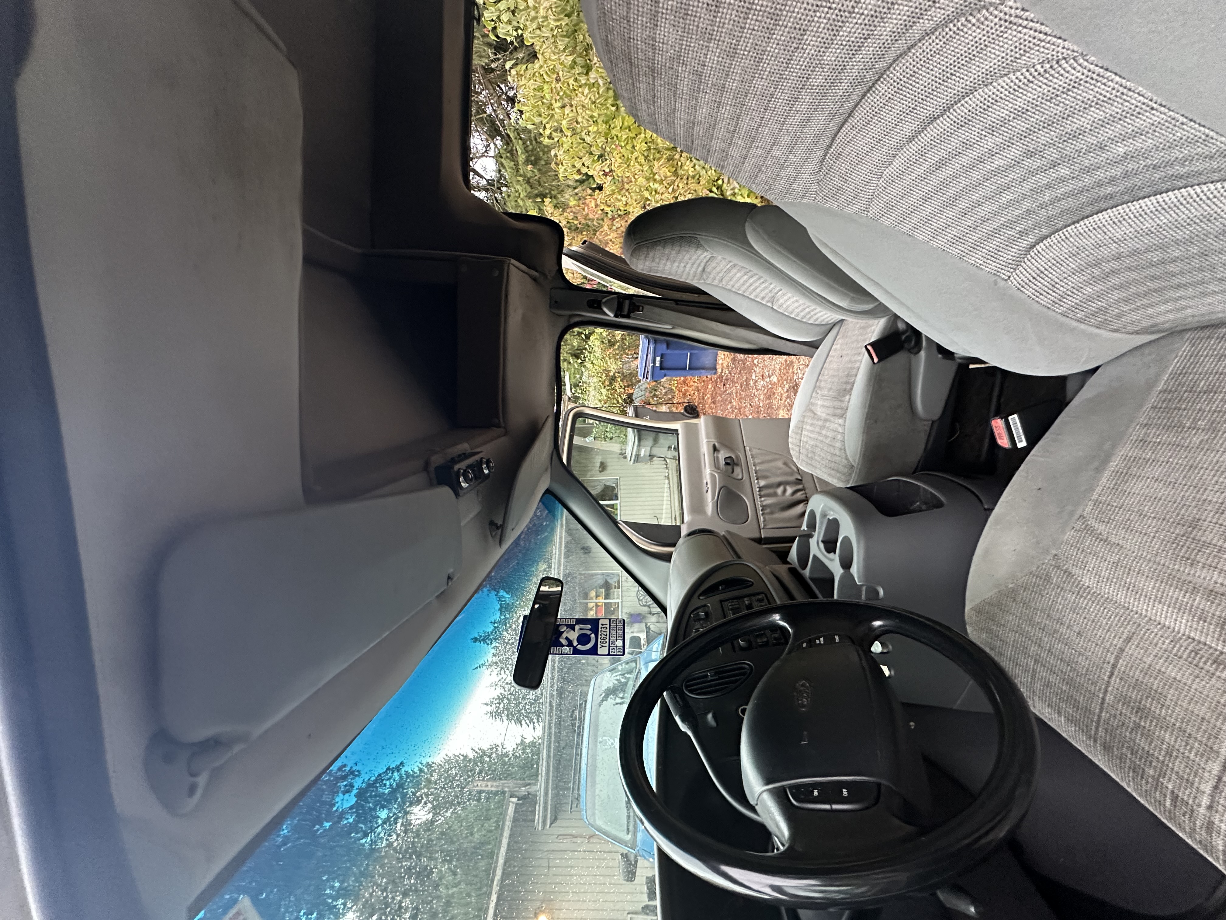 Used 2000 Ford E-150 and Econoline 150 RWD image 12
