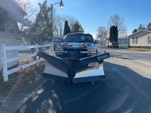 Used 2002 Chevrolet Silverado 2500 LS w/ Snow Plow Prep Pkg image 2