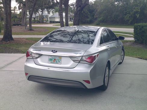 Used 2013 Hyundai Sonata Hybrid image 5