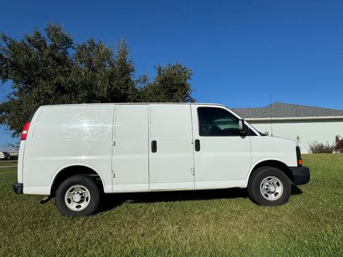 Used 2015 Chevrolet Express 2500 image 4