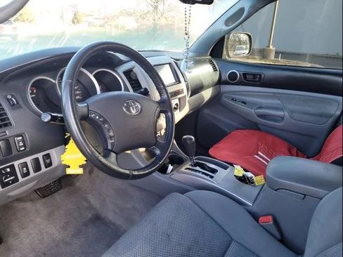 Used 2010 Toyota Tacoma 4x4 Double Cab w/ TRD Sport Pkg image 9