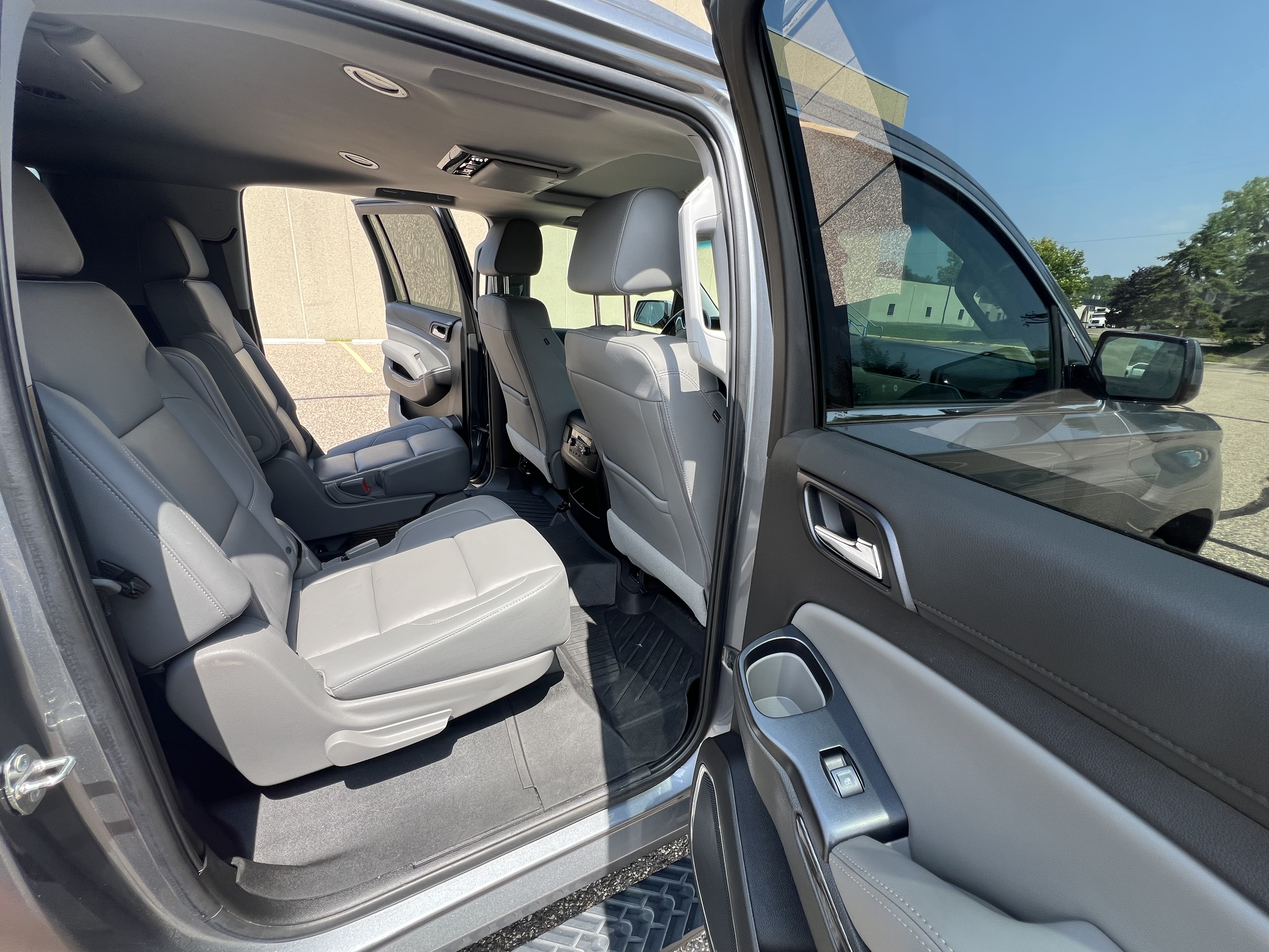 Used 2020 Chevrolet Suburban LT AWD/4WD image 11