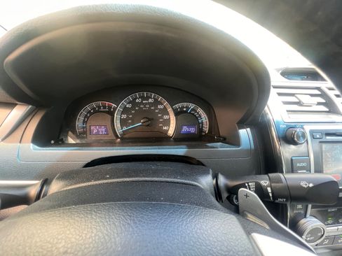 Used 2012 Toyota Camry SE w/ Leather Pkg FWD image 9