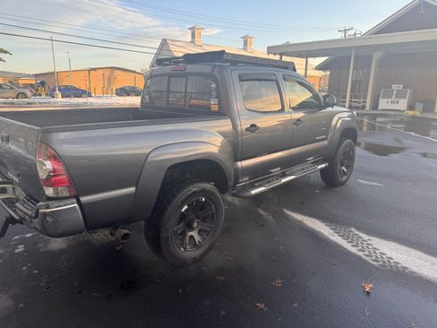 Used 2013 Toyota Tacoma PreRunner image 4