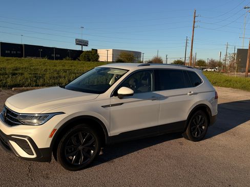 Used 2023 Volkswagen Tiguan SE image 9