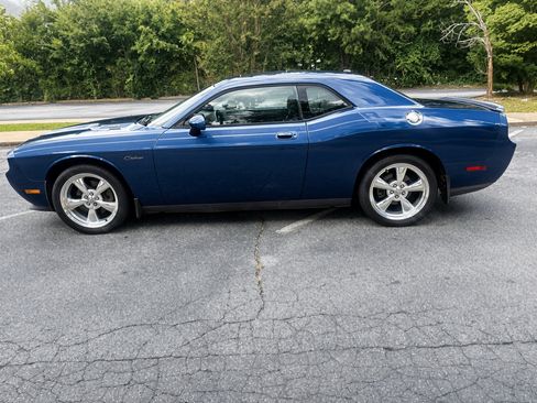 Used 2010 Dodge Challenger R/T RWD image 6