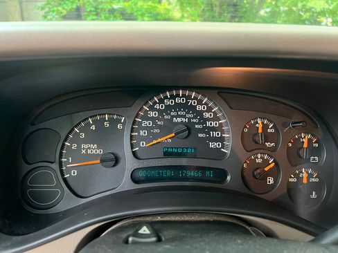 Used 2004 Chevrolet Suburban LT w/ Preferred Equipment Group image 14