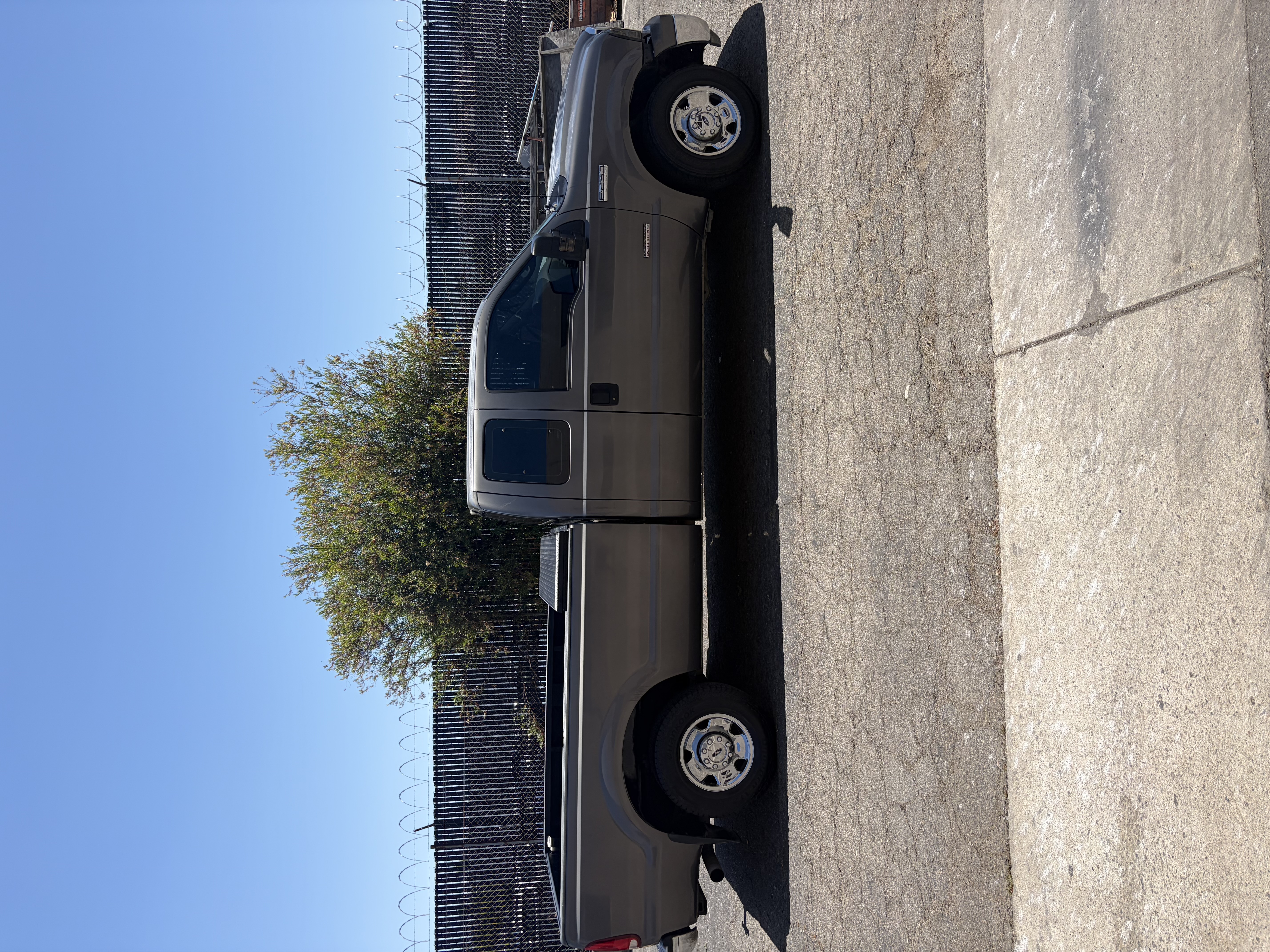 Used 2006 Ford F250 XLT RWD image 1