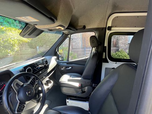 Used 2020 Mercedes-Benz Sprinter 2500 image 20