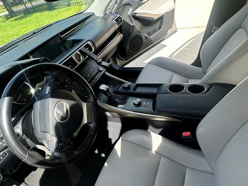 Used 2016 Lexus IS 200t w/ Premium Package RWD image 9