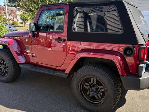 Used 2011 Jeep Wrangler Sahara AWD/4WD image 8