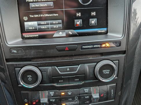 Used 2016 Ford Explorer XLT w/ Equipment Group 202A image 12