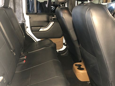 Used 2015 Jeep Wrangler Unlimited Sahara w/ Connectivity Group image 20