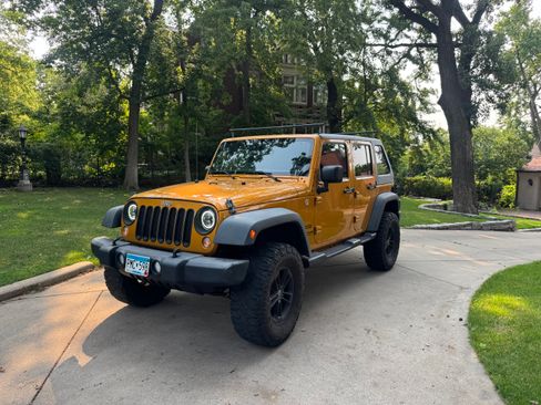 Used 2014 Jeep Wrangler Unlimited Sport w/ Quick Order Package 24S AWD/4WD image 21