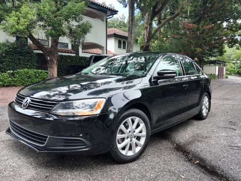 Used 2014 Volkswagen Jetta SE FWD image 2