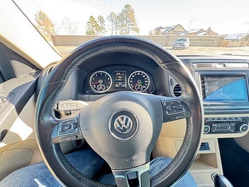 Used 2012 Volkswagen Tiguan SEL image 32