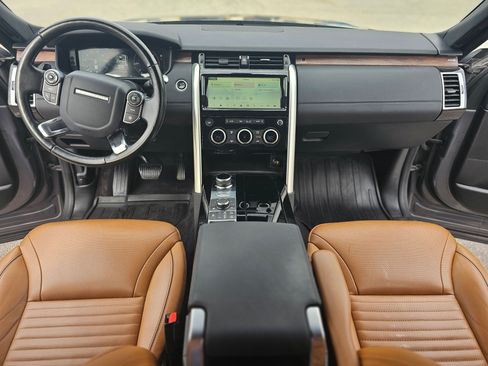 Used 2018 Land Rover Discovery HSE image 14