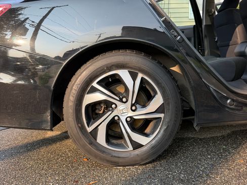 Used 2016 Honda Accord LX image 10