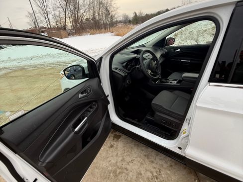 Used 2017 Ford Escape SE image 11