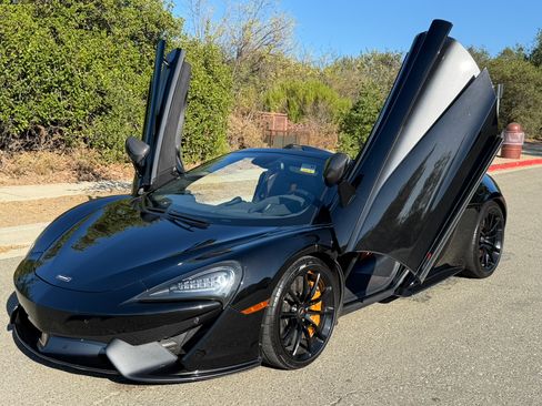 Used 2018 McLaren 570S Spider RWD image 8