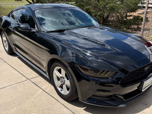 Used 2017 Ford Mustang Coupe RWD image 10