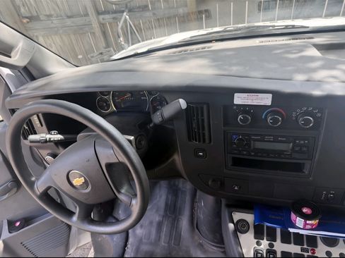 Used 2017 Chevrolet Express 3500 Cutaway Van 2D w/ School Bus Package image 5