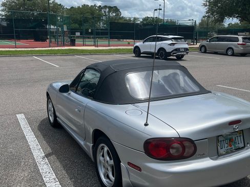 Used 2002 MAZDA MX-5 Miata RWD image 5