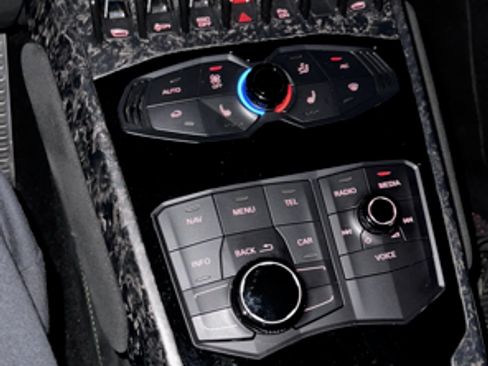 Used 2018 Lamborghini Huracan Performante AWD/4WD image 12
