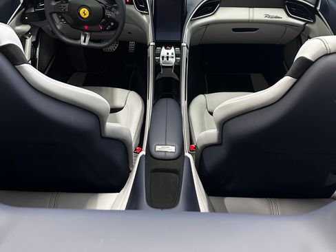 Used 2024 Ferrari Roma Spider RWD image 15