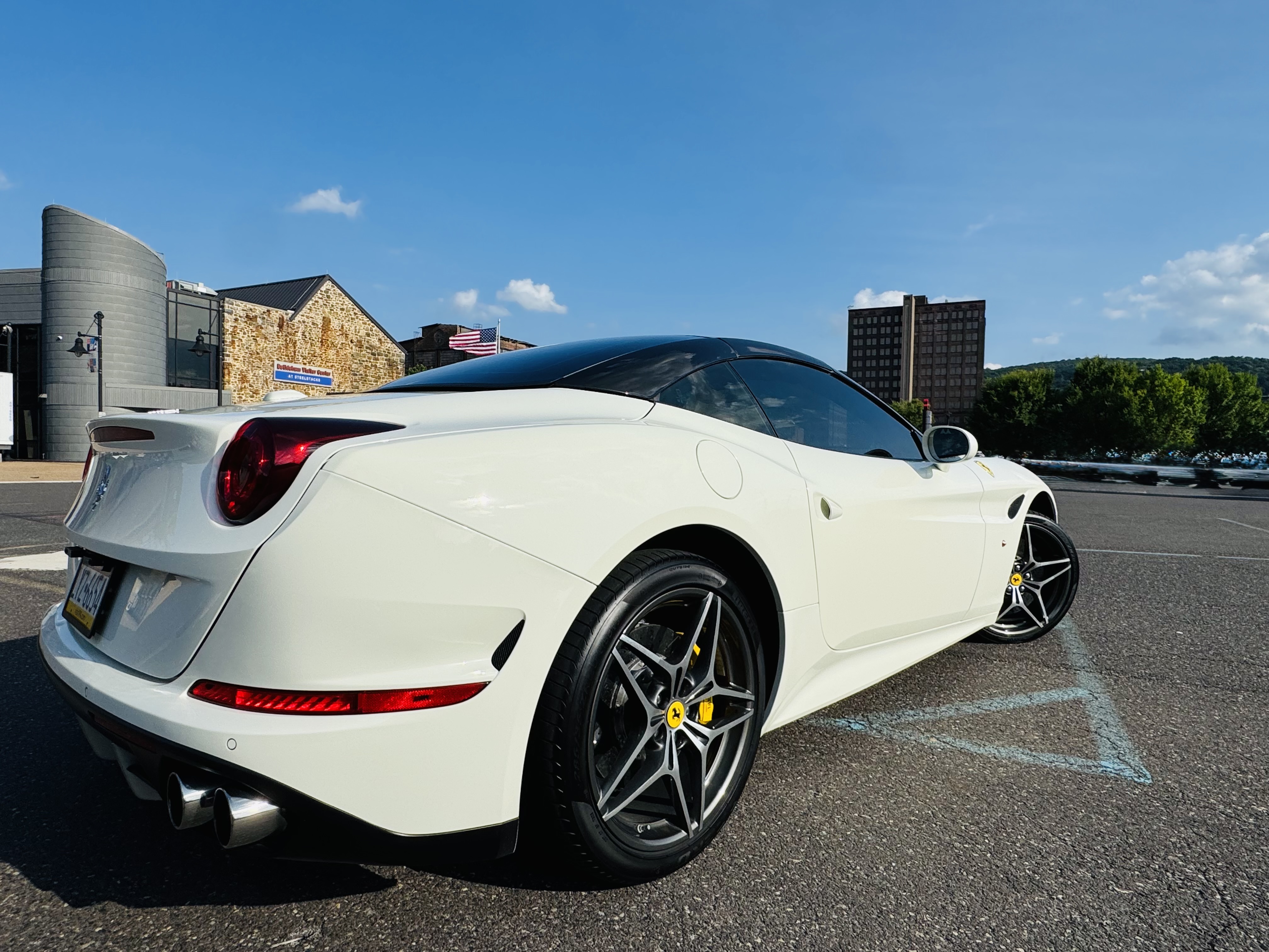 Used 2016 Ferrari California T RWD image 2