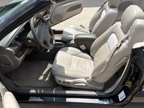 Used 2004 Chrysler Sebring Limited FWD image 10